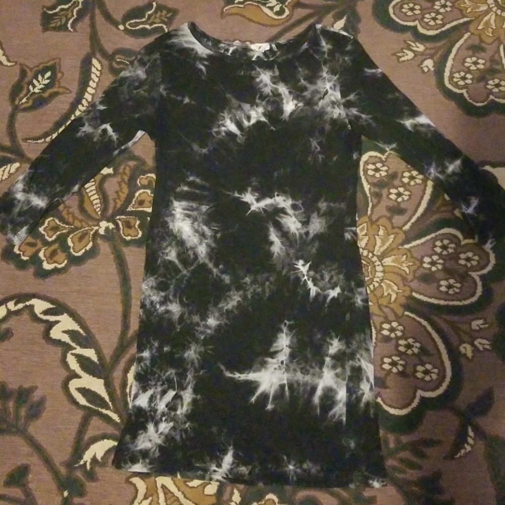 Black and white tye dye mini